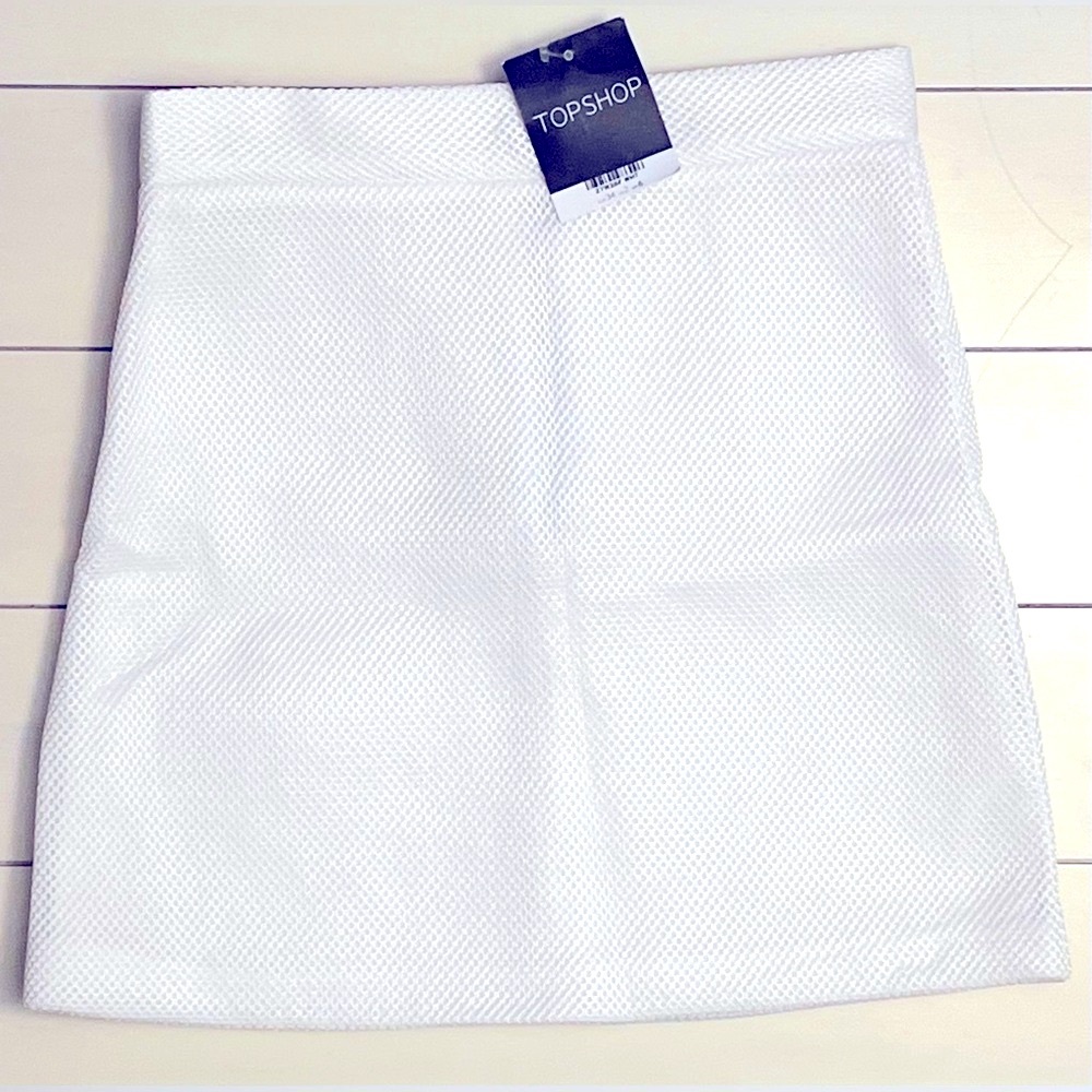NEW TOPSHOP WHITE SKIRT! SIZE 2, NEW WITH TAGS!